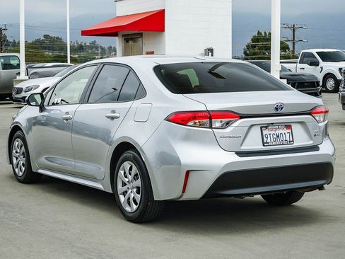 Certified 2025 Toyota Corolla LE FWD image 5