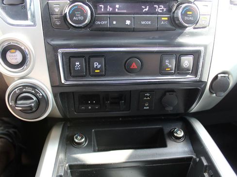Used 2018 Nissan Titan PRO-4X w/ Pro-4x Convenience Package AWD/4WD image 17