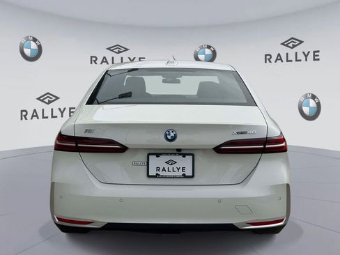 Certified 2025 BMW i5 xDrive40 w/ Premium Package AWD/4WD image 5