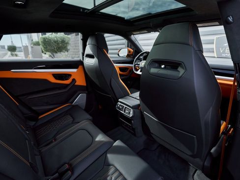 Used 2025 Lamborghini Urus SE image 37