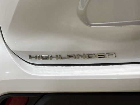 Used 2023 Toyota Highlander XLE AWD/4WD image 26