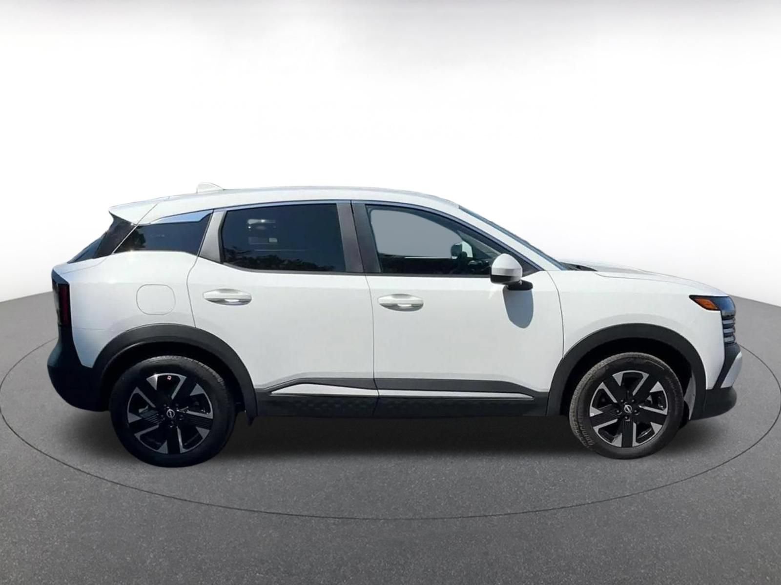 Used 2025 Nissan Kicks SV AWD/4WD image 15