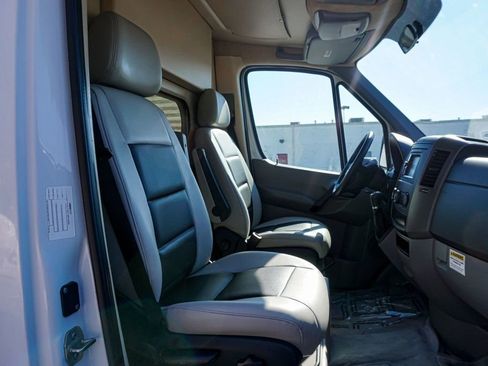 Used 2015 Mercedes-Benz Sprinter 2500 image 81