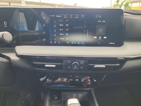 Used 2026 Nissan Kicks SR w/ SR Premium Package FWD image 17