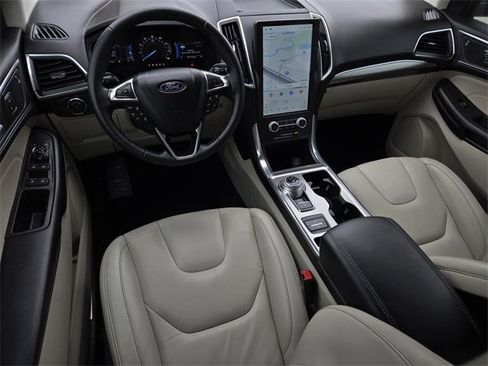 Used 2022 Ford Edge Titanium image 19