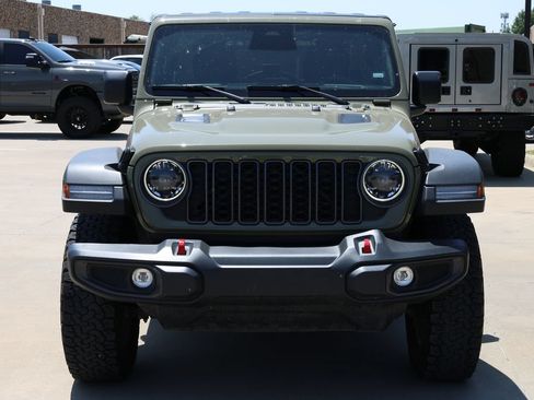Used 2026 Jeep Wrangler Unlimited Rubicon AWD/4WD image 2