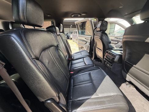 Used 2024 Jeep Wagoneer L Series II w/ Flexible Seating Group AWD/4WD image 17
