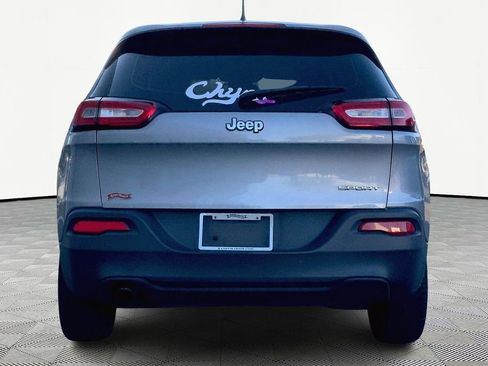 Used 2017 Jeep Cherokee Sport image 6