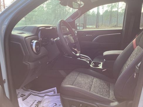 New 2025 Chevrolet Colorado Z71 w/ Technology Package image 10