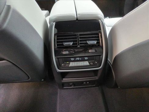 Used 2025 BMW X5 xDrive40i w/ Climate Comfort Package AWD/4WD image 18