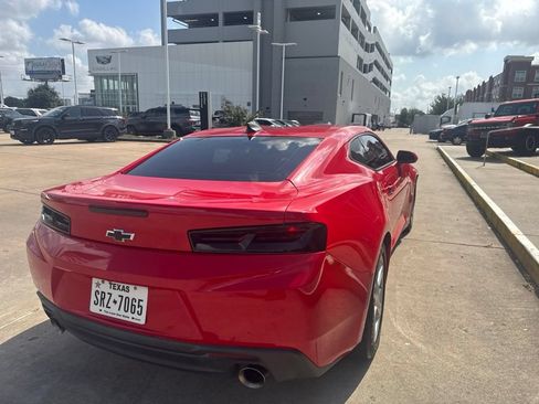 Used 2018 Chevrolet Camaro LT RWD image 6
