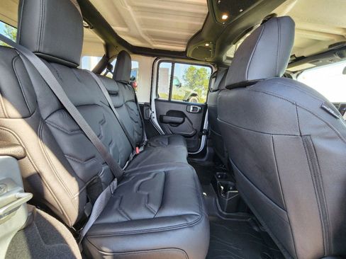 Used 2024 Jeep Wrangler Unlimited Sport AWD/4WD image 6