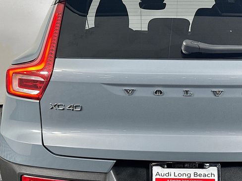 Used 2023 Volvo XC40 Recharge Core AWD/4WD image 17