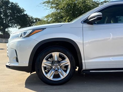 Used 2019 Toyota Highlander Limited FWD image 5