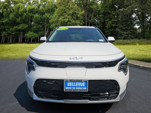 Used 2023 Kia Niro Wave FWD image 2