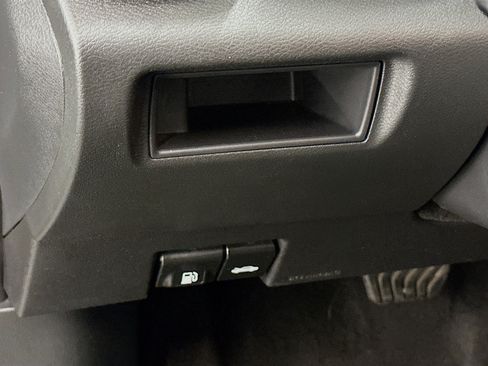 Used 2025 Nissan Versa SV FWD image 17