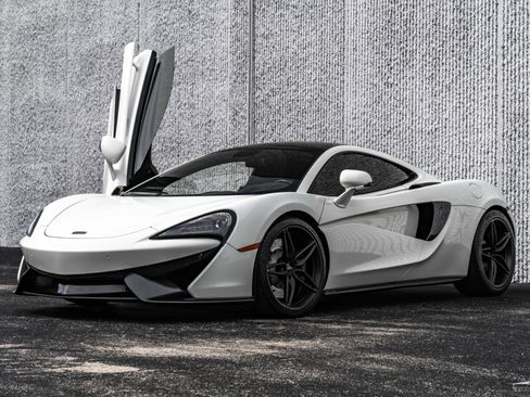Used 2017 McLaren 570S image 14