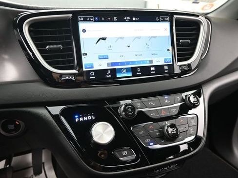 New 2025 Chrysler Voyager LX image 35