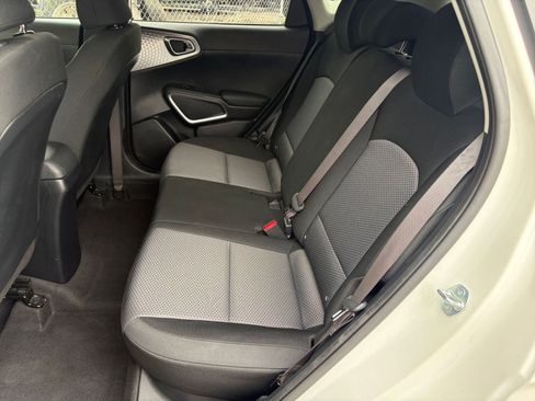 Used 2025 Kia Soul LX w/ LX Technology Package image 32