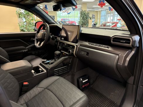 Used 2025 Toyota Tacoma TRD Sport w/ TRD Sport Premium Package AWD/4WD image 16
