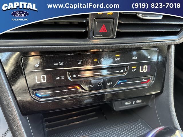 Used 2025 Volkswagen Jetta SE FWD image 30