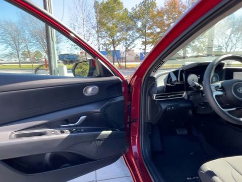 Certified 2024 Hyundai Elantra SEL image 35