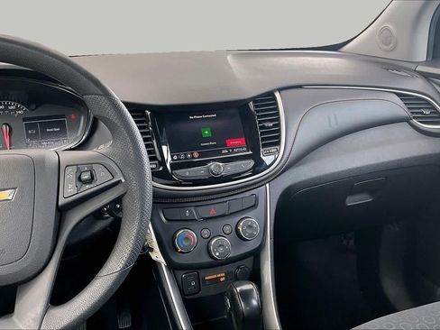 Used 2020 Chevrolet Trax LS FWD image 7
