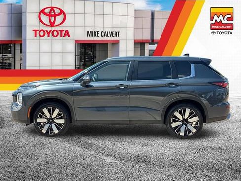 Used 2025 Mitsubishi Outlander SE AWD/4WD image 2