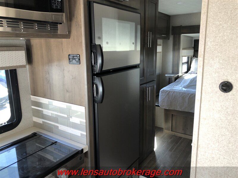 Used 2019 Mercedes-Benz Sprinter 170 image 21