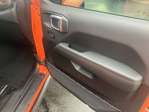 Used 2023 Jeep Gladiator Mojave w/ Cold Weather Group image 9