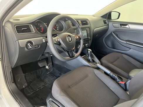 Used 2016 Volkswagen Jetta SE FWD image 19