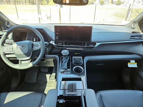 New 2026 Toyota Sienna XLE Woodland Edition image 9