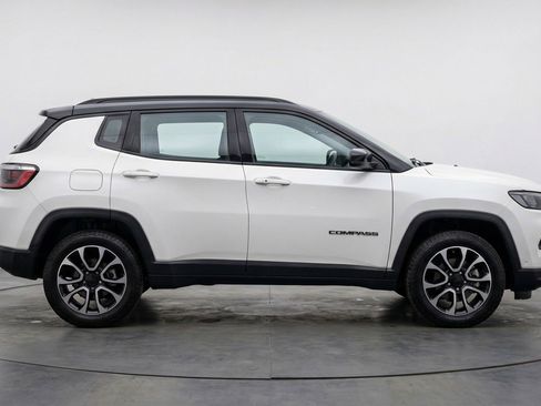 Used 2025 Jeep Compass Trailhawk AWD/4WD image 11