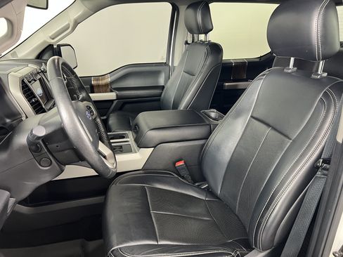 Used 2019 Ford F150 Lariat w/ Equipment Group 502A Luxury AWD/4WD image 16