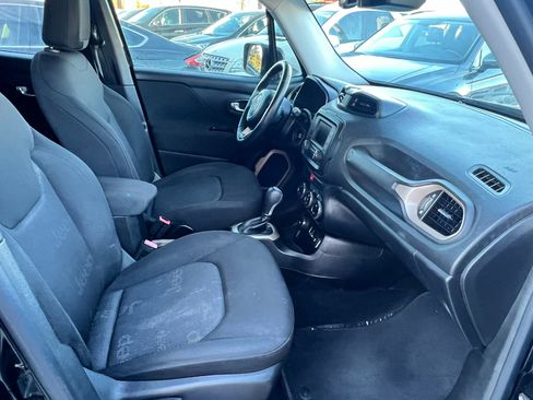 Used 2016 Jeep Renegade Latitude w/ Popular Equipment Group image 22