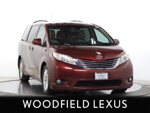Used 2012 Toyota Sienna XLE FWD image 1