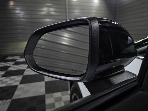 Used 2025 Chevrolet Equinox EV LT image 35