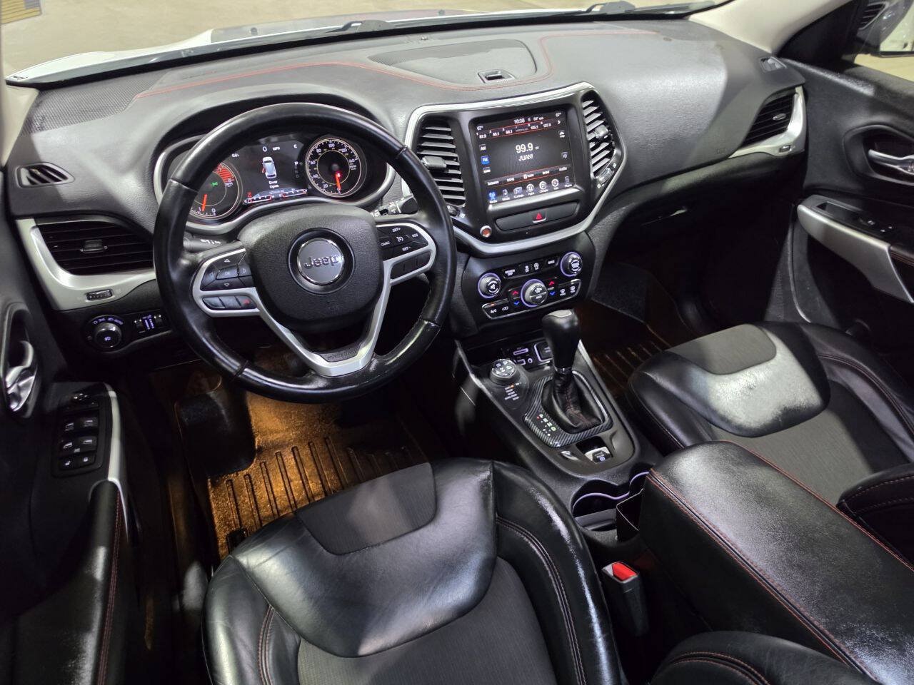 Used 2017 Jeep Cherokee Trailhawk w/ Comfort/Convenience Group AWD/4WD image 27