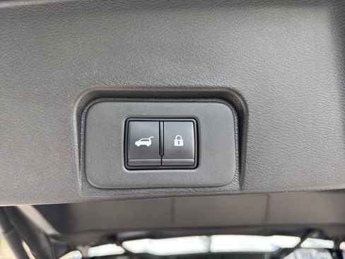 Used 2025 Nissan Rogue SV AWD/4WD image 21