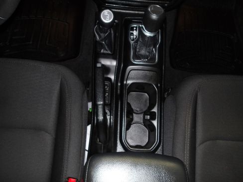 Used 2023 Jeep Gladiator Sport AWD/4WD image 12