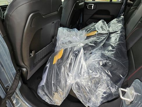 New 2025 Jeep Gladiator Rubicon image 19