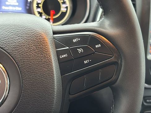 Used 2022 Jeep Cherokee Trailhawk w/ Comfort/Convenience Group AWD/4WD image 16