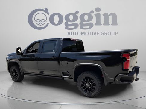 New 2026 Chevrolet Silverado 2500 High Country w/ Midnight Edition AWD/4WD image 3