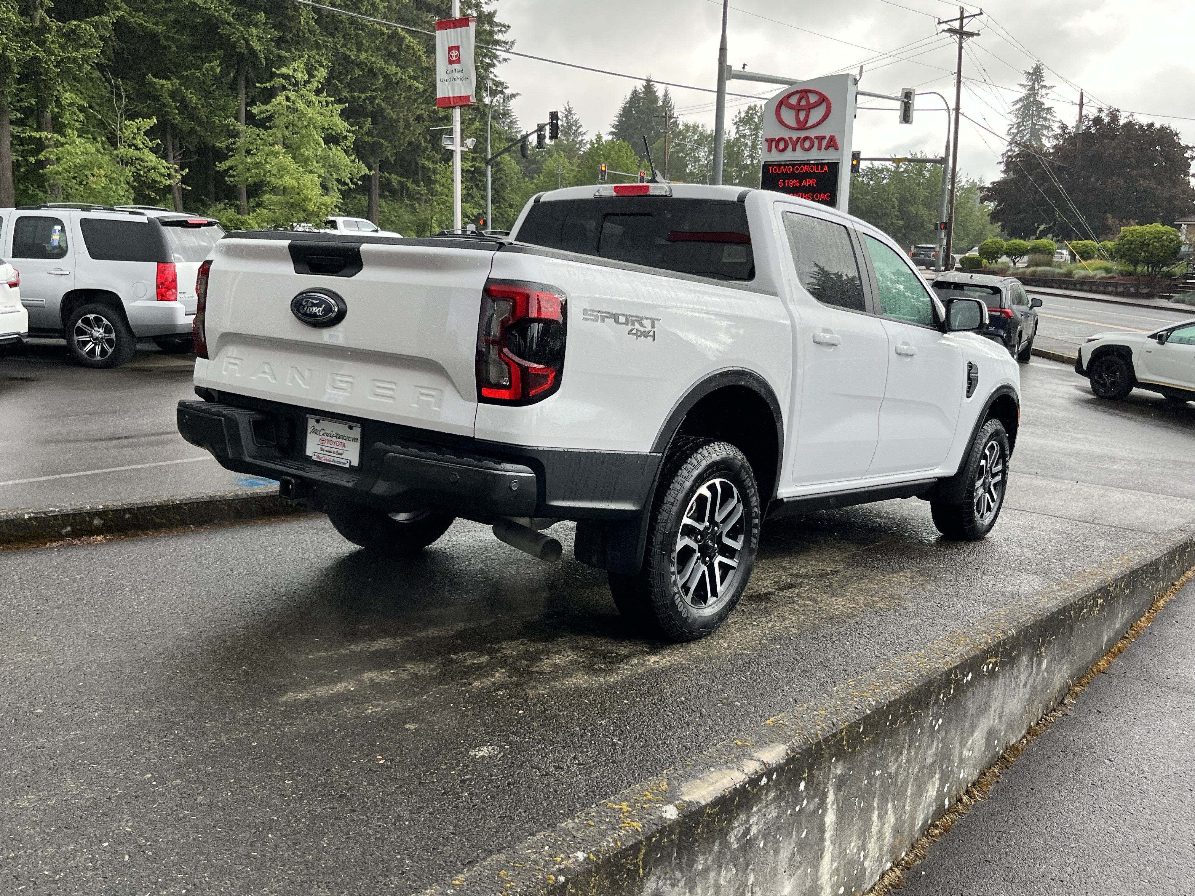 Used 2024 Ford Ranger Lariat w/ Trailer Tow Package AWD/4WD image 8