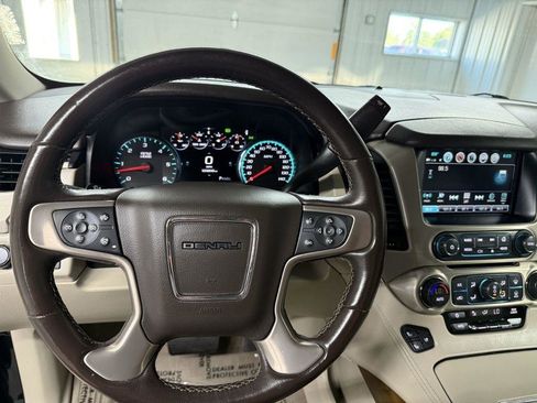 Used 2019 GMC Yukon XL Denali w/ Denali Ultimate Package AWD/4WD image 15