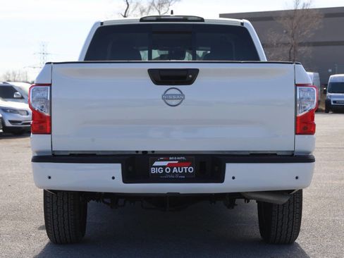 Used 2024 Nissan Titan SV image 9