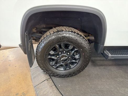 Used 2022 Chevrolet Silverado 3500 LT w/ Convenience Package image 37