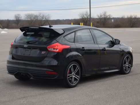 Used 2017 Ford Focus ST image 27