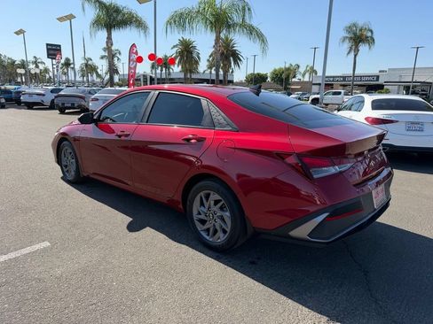 Used 2024 Hyundai Elantra SEL FWD image 4