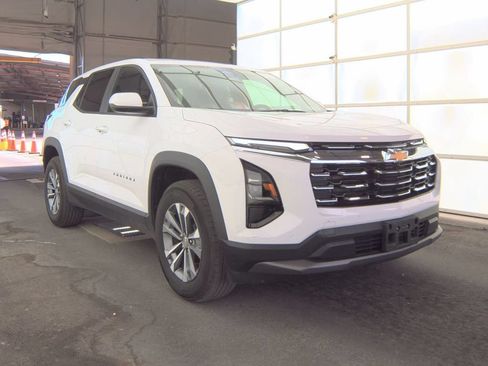 Used 2025 Chevrolet Equinox LT AWD/4WD image 1